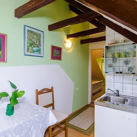 Old Town Baroque Palace - One Bedroom With City View ... דירה